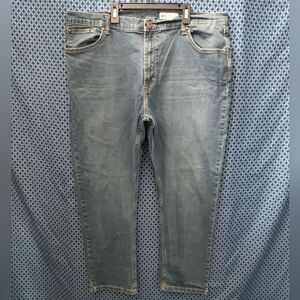 Wrangler - Men's blue denim athletic fit jeans with 5 pockets. Size - 40x30